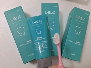 치과에서 쓰는 치약 _ 라벨제로 저불소 꼬마, 키즈, 유아, 베이비, 주니어 안전한 어린이치약 — 5점을 준 리뷰어가 2022년 10월 올린 사용 사진