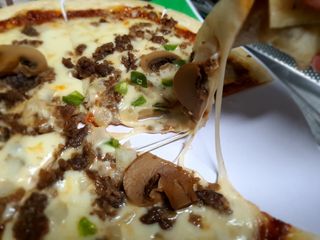 [푸딩팩토리] 10인치 씬피자 3종 택2_베샤멜 고르곤졸라/불고기/고르곤졸라 — 5점을 준 리뷰어가 2022년 5월 올린 사용 사진