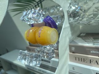 틱톡 [후르디아] 튼입술해결템 올리브영 블루베리 하이드레이팅 허니 립밤 — 5점을 준 리뷰어가 2023년 12월 올린 사용 사진