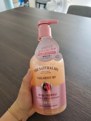 벨먼 내추럴스파 수분광채 스크럽 바디워시 600ml 5종 — 5점을 준 리뷰어가 2022년 5월 올린 사용 사진