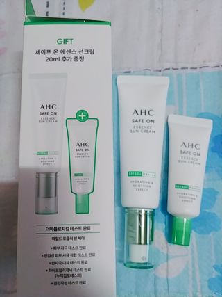 [AHC] 세이프온 에센스 선크림 올리브영 스페셜 증정 기획세트 — 5점을 준 리뷰어가 2022년 6월 올린 사용 사진