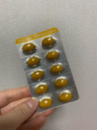 아이비웰니스 [카톡]롱비다 커큐민 강황 400mg 함유 아이비 옐로우 초임계 알티지 오메가3 KD 파마 (30캡슐) — 5점을 준 리뷰어가 2025년 6월 올린 사용 사진