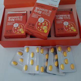 서울약사신협_내몸애발란스멀티비타민앤미네랄파워업_800mg x 90정 — 5점을 준 리뷰어가 2021년 5월 올린 사용 사진