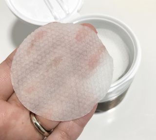 산다화 비타민씨 화이트닝 토너 패드 — 5점을 준 리뷰어가 2023년 9월 올린 사용 사진