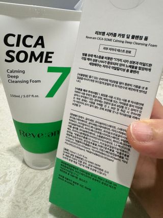 나우 [리브엠] 화해 1등 각질 클렌저! 시카좀 카밍 딥 클렌징 폼 — 4.5점을 준 리뷰어가 2024년 12월 올린 사용 사진