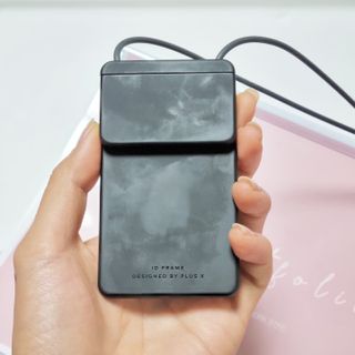 플러스엑스 오브젝트 [PlusX Object] 아이디프레임 2.0 & 듀얼프레임 - 플러스엑스 사원증 케이스 목걸이 디자인 어워드 수상 — 3점을 준 리뷰어가 2022년 1월 올린 사용 사진