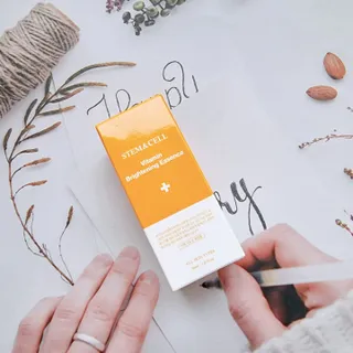 체르엠 스템앤셀 비타민 브라이트닝 에센스 30ml 1개 — 5점을 준 리뷰어가 2022년 4월 올린 사용 사진