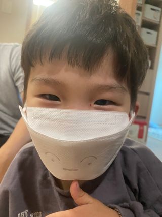 [숨그림]  덴탈마스크 짱구 우리아이 그리고 내가 쓰는 믿을수있는 케릭터 마스크  16종 — 5점을 준 리뷰어가 2021년 10월 올린 사용 사진