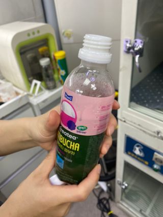 더그레잇티 콤부차 [매일유업] 더그레잇티 44kcal 콤부차 300ml *12개입 (오리지널 6개+베리리치 6개) — 4점을 준 리뷰어가 2023년 8월 올린 사용 사진