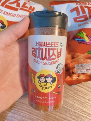 [서울시스터즈] 김치시즈닝 국내 최초 뿌려먹는 김치파우더 100g 1개+ 신제품 김치스낵 90g 2개 — 4.5점을 준 리뷰어가 2021년 8월 올린 사용 사진