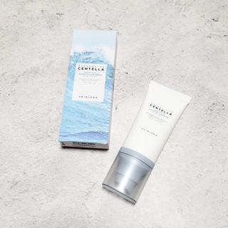 MF[스킨1004] 마다가스카르 센텔라 히알루-시카 워터핏 선세럼 50ml — 5점을 준 리뷰어가 2024년 5월 올린 사용 사진