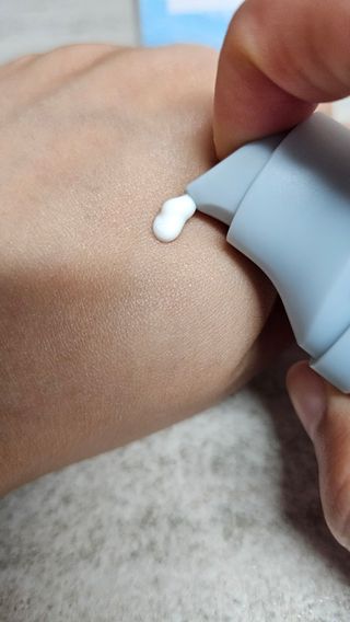 [스킨1004] 마다가스카르 센텔라 히알루-시카 워터핏 선세럼 50ml — 5점을 준 리뷰어가 2024년 5월 올린 사용 사진