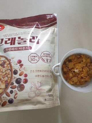 씨알푸드 씨알로 그래놀라 2종 후르츠+크랜베리 아몬드 — 5점을 준 리뷰어가 2022년 7월 올린 사용 사진