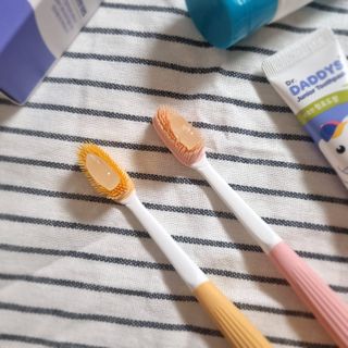 닥터데디스 안심불소 튼튼치약(청포도, 민트 중 택 1) 60g + 여행용 미니 치약 15g — 5점을 준 리뷰어가 2022년 10월 올린 사용 사진