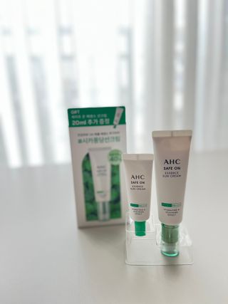 [AHC] 세이프온 에센스 선크림 올리브영 스페셜 증정 기획세트 — 5점을 준 리뷰어가 2022년 6월 올린 사용 사진