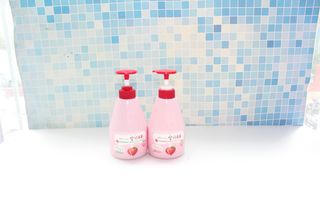 [과일나라] 피부가 마시는 딸기우유 바디클렌저&바디로션 — 5점을 준 리뷰어가 2022년 10월 올린 사용 사진