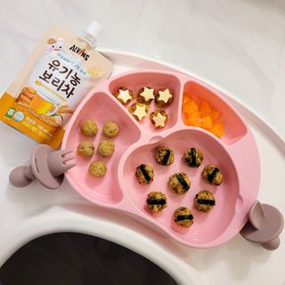 유비맘 캐릭터 실리콘 흡착 식판_색상 랜덤발송 — 5점을 준 리뷰어가 2021년 1월 올린 사용 사진