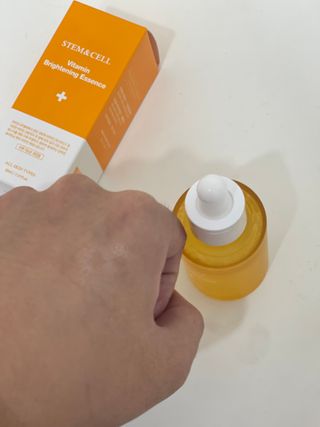 체르엠 스템앤셀 비타민 브라이트닝 에센스 30ml 1개 — 3.5점을 준 리뷰어가 2021년 11월 올린 사용 사진