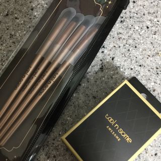 툴앤썸 로즈골드 에디션 아이 메이크업 브러쉬 4종+툴앤썸 어썸 블랙 멜로우 블렌딩 스펀지 — 5점을 준 리뷰어가 2021년 2월 올린 사용 사진