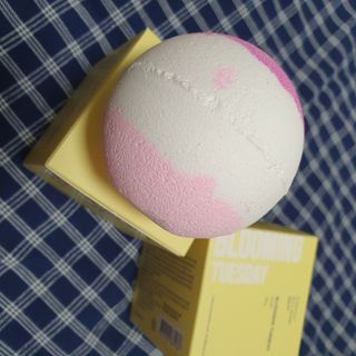 소담스퀘어 상암 Evreryday Bath Bomb Day7(에브리데이 배쓰밤 데이7) / 7종 중 2종 랜덤발송 — 4.5점을 준 리뷰어가 2022년 11월 올린 사용 사진