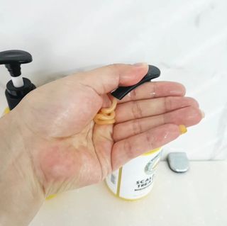 썸헤어 / SUMHAIR 썸헤어 스칼프 케어 샴푸+트리트먼트 트로피컬망고티 — 4.5점을 준 리뷰어가 2021년 7월 올린 사용 사진