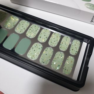 데싱디바 글레이즈 젤네일 스노쿨링 네일_5종 중 택 1 — 5점을 준 리뷰어가 2021년 8월 올린 사용 사진