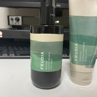틱톡 [후르디아] 올리브영 아로마 비건 바디워시1종+바디로션1종 (그리너리) — 5점을 준 리뷰어가 2022년 12월 올린 사용 사진