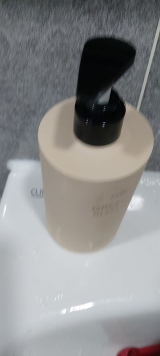 프리마인 더이상 뻣뻣하고 효과없는 탈모샴푸는 NO. 근본부터 케어하는 셀베이스 그린티샴푸(500ml) — 4점을 준 리뷰어가 2023년 4월 올린 사용 사진