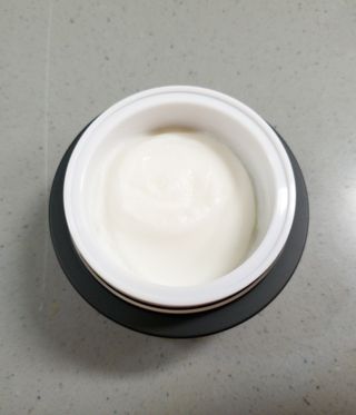 오투에니원 갈락토미세스 비타민 C 프리미엄 블랙스완 크림 50g — 5점을 준 리뷰어가 2022년 12월 올린 사용 사진