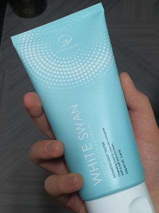 오투에니원 화이트 스완 퍼펙트 폼 클렌징 150g 퍼프증정 — 4.5점을 준 리뷰어가 2023년 1월 올린 사용 사진