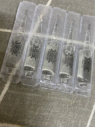 유니베르소 산소앰플 7일 집중케어 앰플 — 5점을 준 리뷰어가 2021년 8월 올린 사용 사진