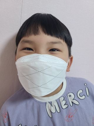 케이파이 나날마스크 [케이파이 나날] KF94 마스크 50매입 (개별포장) ,  여름에도 좋은 숨쉬기 편한 순수 국산 마스크 — 5점을 준 리뷰어가 2022년 9월 올린 사용 사진