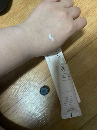 러브모아 향수 고체향수 승무원 고체향수 바르는 향수 니치향수 도손 우드세이지 앤 씨솔트 — 5점을 준 리뷰어가 2022년 11월 올린 사용 사진