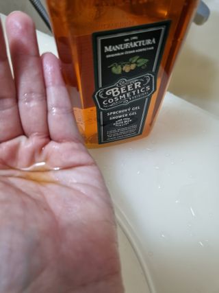 체코 비건화장품 마뉴팍투라 향좋은 맥주 샤워젤 (300ml) — 4점을 준 리뷰어가 2022년 6월 올린 사용 사진
