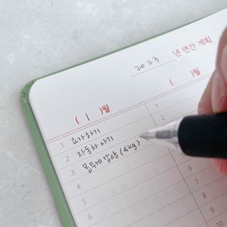 리훈 2023년 하고싶은말 다이어리 만년형(세로/가로) — 5점을 준 리뷰어가 2022년 11월 올린 사용 사진