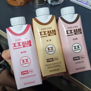 파워풀엑스 [프쌤] 더 맛있고 강력해진 고단백 음료 3종 (초코맛,딸기맛,커피맛) — 5점을 준 리뷰어가 2023년 1월 올린 사용 사진