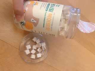 [펫시밀] 원물그대로 영양듬뿍 진공동결건조 북어트릿75g,치킨트릿100g,연어트릿75g 강아지 고양이 간식 — 5점을 준 리뷰어가 2023년 5월 올린 사용 사진