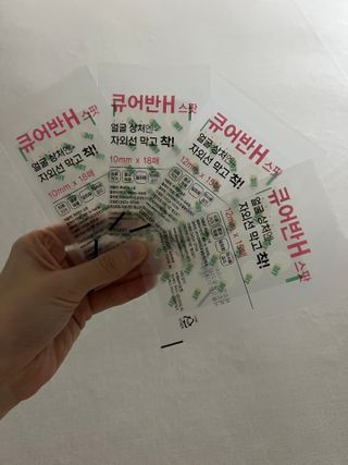[큐어반H 스팟] 자외선 99프로 차단되는 스틱타입 스팟밴드(1팩 / 66매입) — 5점을 준 리뷰어가 2022년 10월 올린 사용 사진