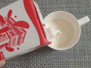 락티노브 프랑스에서 온 프리미엄 우유 래드바쉬 멸균우유 1L x 4개 — 5점을 준 리뷰어가 2021년 11월 올린 사용 사진
