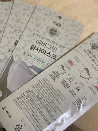 에버그린 순면 끈조절 KF80 마스크 - 화이트/블랙 컬러 대형 - 10매 — 5점을 준 리뷰어가 2021년 6월 올린 사용 사진