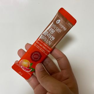 자연에온 핑크 자몽 착즙 100mL 10개입 1BOX +가 득담은 자몽 콜라겐 젤리스틱 1BOX — 4점을 준 리뷰어가 2021년 6월 올린 사용 사진