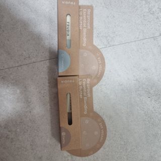 [후르디아] 올리브영 착한보습 비건 립버터 2종 — 5점을 준 리뷰어가 2023년 1월 올린 사용 사진