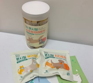 [펫시밀] 원물그대로 영양듬뿍 진공동결건조 북어트릿75g,치킨트릿100g,연어트릿75g 강아지 고양이 간식 — 4.5점을 준 리뷰어가 2023년 5월 올린 사용 사진