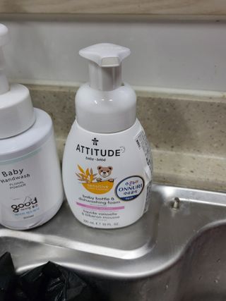 에티튜드 천연 젖병세정제 무향 아토베이비 폼타입 (295ml) 천연 친환경 비건 — 5점을 준 리뷰어가 2022년 8월 올린 사용 사진