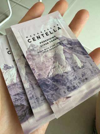 스킨1004 [SKIN1004] 마다가스카르 센텔라 라이트 클렌징 오일 200ml — 5점을 준 리뷰어가 2024년 8월 올린 사용 사진