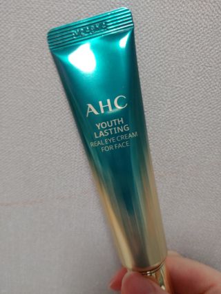 [NEW 탄력유턴 아이크림] AHC 유스 래스팅 리얼 아이크림 포 페이스 — 5점을 준 리뷰어가 2021년 4월 올린 사용 사진