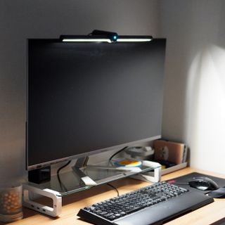 TOMO GRAPHY 나 있을땐 환한 조명 나 없을땐 확실한 살균 ★ DESK LIGHT & STERILIZER [ON] ★ — 5점을 준 리뷰어가 2021년 11월 올린 사용 사진