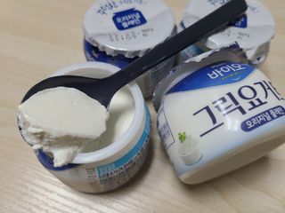 매일바이오 그릭요거트 오리지널 플레인 4개, 로스터리 커피믹스 4개 — 4점을 준 리뷰어가 2021년 12월 올린 사용 사진