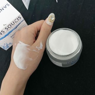 산수시 아쿠아 베네핏 24h 수부지 물광 속건조 수분크림 50ml — 5점을 준 리뷰어가 2021년 6월 올린 사용 사진