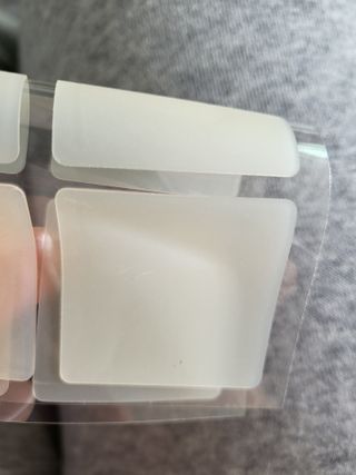 [큐어반H 커팅] 간편하게 떼서 쓰는 자외선차단 습윤밴드 (1팩/30매입) — 5점을 준 리뷰어가 2022년 12월 올린 사용 사진